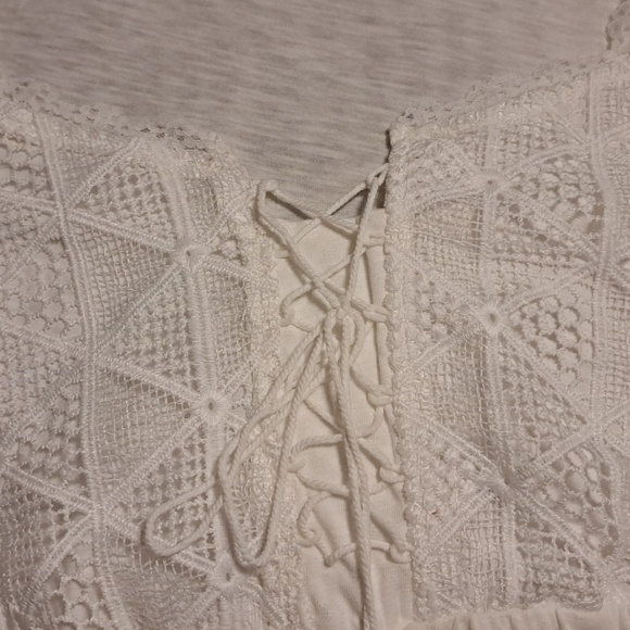 White casual flare bottom blouse - Picture 4 of 4